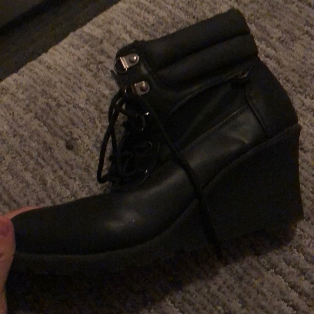 Black heeled boots